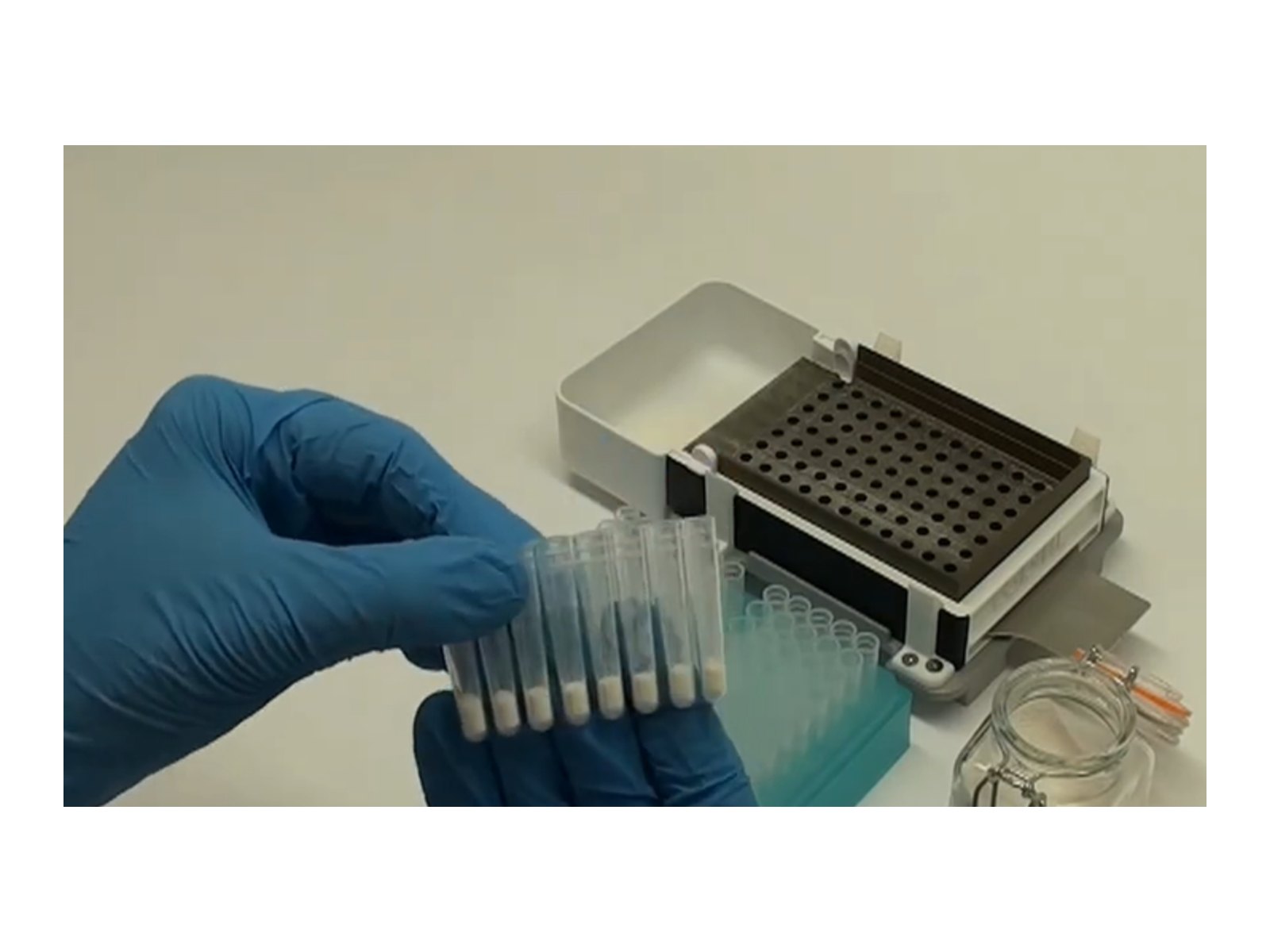 An equal powder dose in every tube after using a LabTIE dispenser
