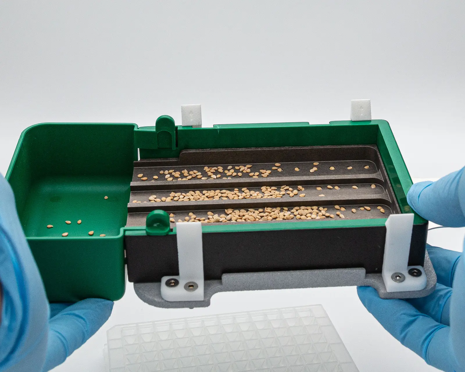 Manual vs. Automated Seed Dispensers: Which Fits Your Lab?